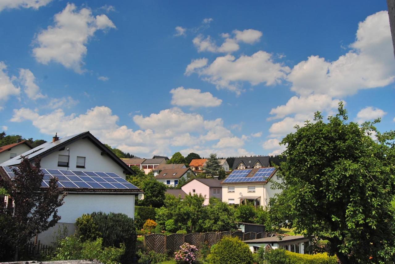 בוס Stilvolles Eifelhaus Am Nuerburgring Mit Eigenem Garten מראה חיצוני תמונה